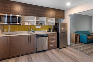 1 bedroom, pillow-top beds, desk, blackout curtains