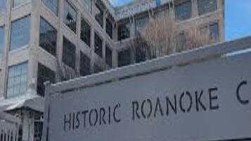 A building with a sign that reads "HISTORIC ROANOKE."