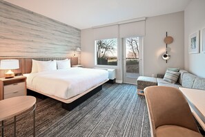 Room, 1 King Bed, Balcony