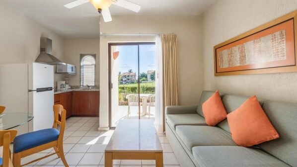 TV - Magnificent Junior Suite with Balcony in Los Cabos (San José del Cabo)