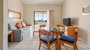 TV - Cozy 1BR Junior Suite in San José del Cabos for Family Getaway (San José del Cabo)