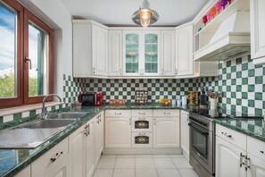 Microwave, oven, stovetop, coffee/tea maker