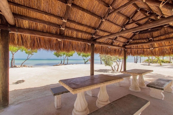 Peaceful settings for morning meditations and Yoga. Family BBQs. Childsafe beach