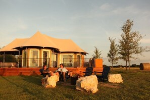 Terrace/patio - Big Dipper Safari Tent at Wahwahtaysee Resort on the San Marcos River (Kingsbury)