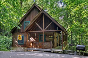 A log cabin with a porch, a sign reading "Foxport Inn," and a grill outside. - 2 bed/2 bath/ loft with game room/pool tables, hot tub... (Sevierville)