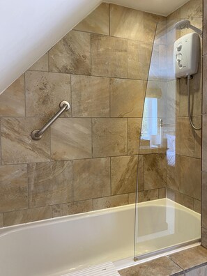 Deluxe Double Room, Ensuite (Dragonfly ) | Bathroom - The Countryman (St Ives)