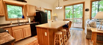 Waterfront Private home, Pet-friendly, Canoe Included! Fall Dates Available!