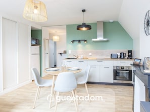 Fridge, microwave, oven, coffee/tea maker