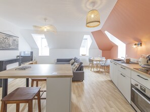 Fridge, microwave, oven, coffee/tea maker - LE BALI - 700m Gare - Wi-Fi (Laval)