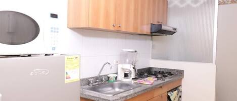 Fridge, stovetop, cookware/dishes/utensils