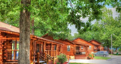 Rustic Ozarks Crown Point Resort 1 BR Cabin, SLEEPS 4, large lake, nature trails