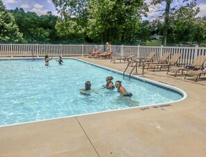 室內泳池、室外泳池