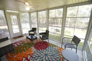 Interior - Private and pet-friendly, with game room and upgraded kitchen (Ocean Pines)
