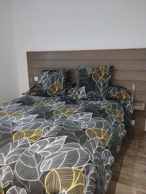 2 bedrooms, iron/ironing board, free WiFi, bed sheets - Location Gite en bois Monteils 6 personnes (Monteils)