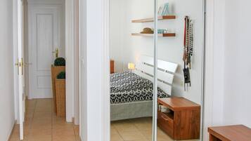 2 slaapkamers, een strijkplank/strijkijzer, gratis wifi, beddengoed