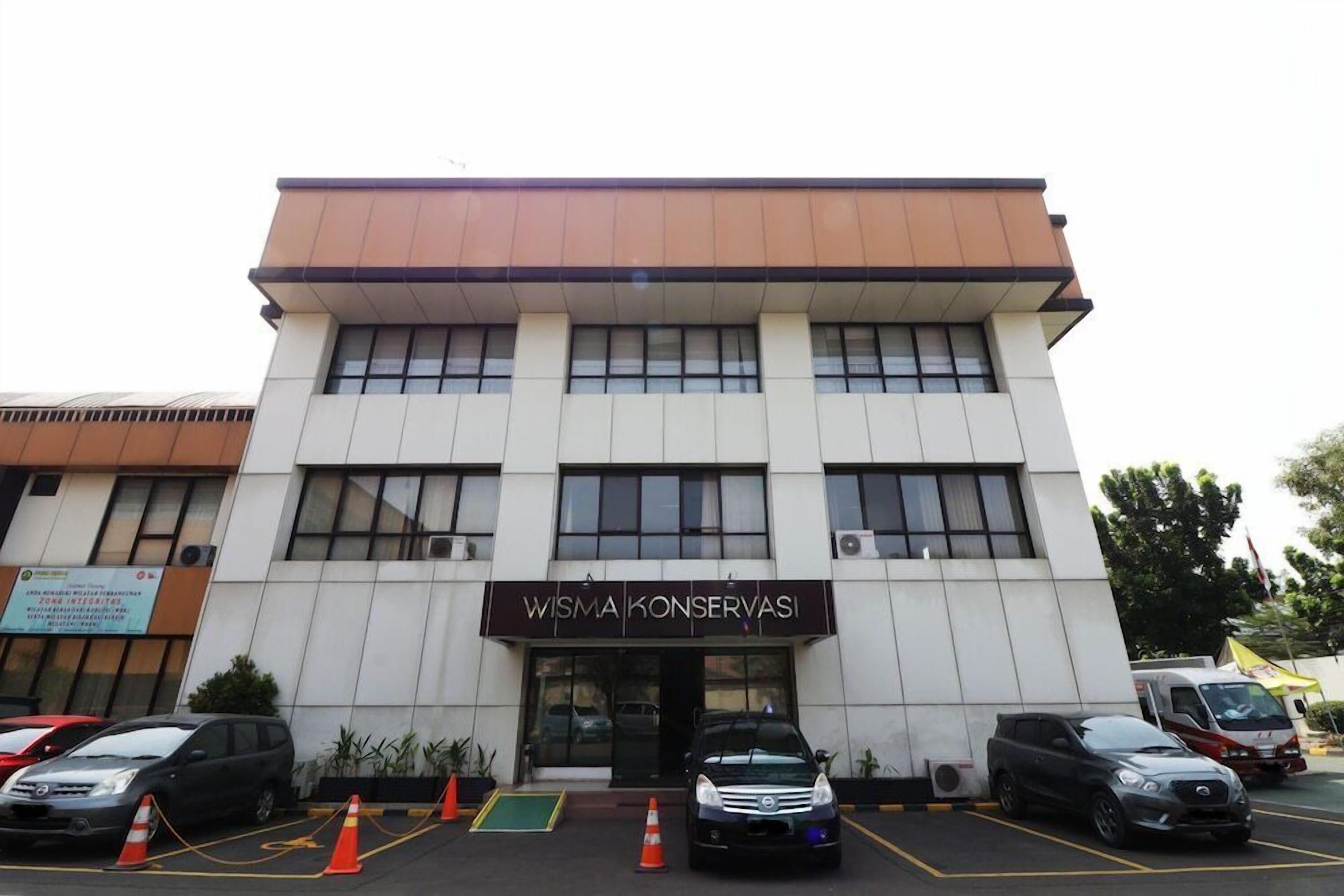A building with a sign reading "Wisma Konservasi".