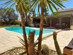 Outdoor pool - La casa de la felicidad Open-hearted happiness (Pia)