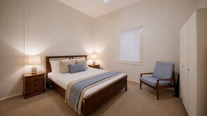 4 Schlafzimmer, Bügeleisen/Bügelbrett, Bettwäsche