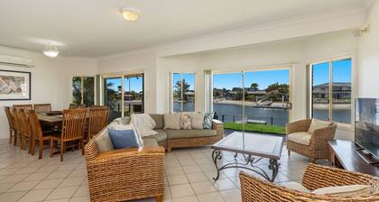 Ponderosa - Pet-Friendly Luxury on the Water - Holiday Yamba