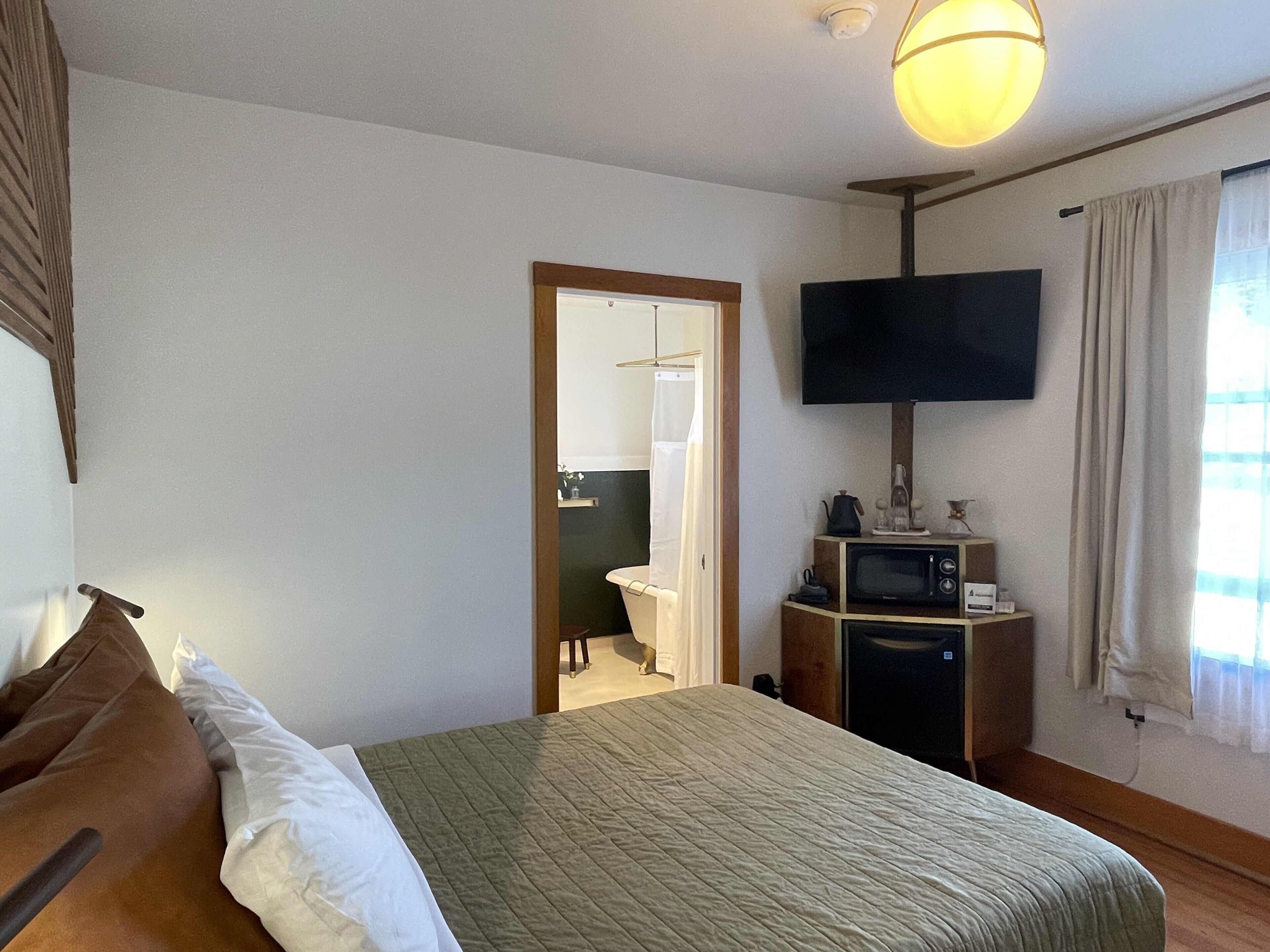comfort room | minibar, blackout curtains, free wifi, bed sheets