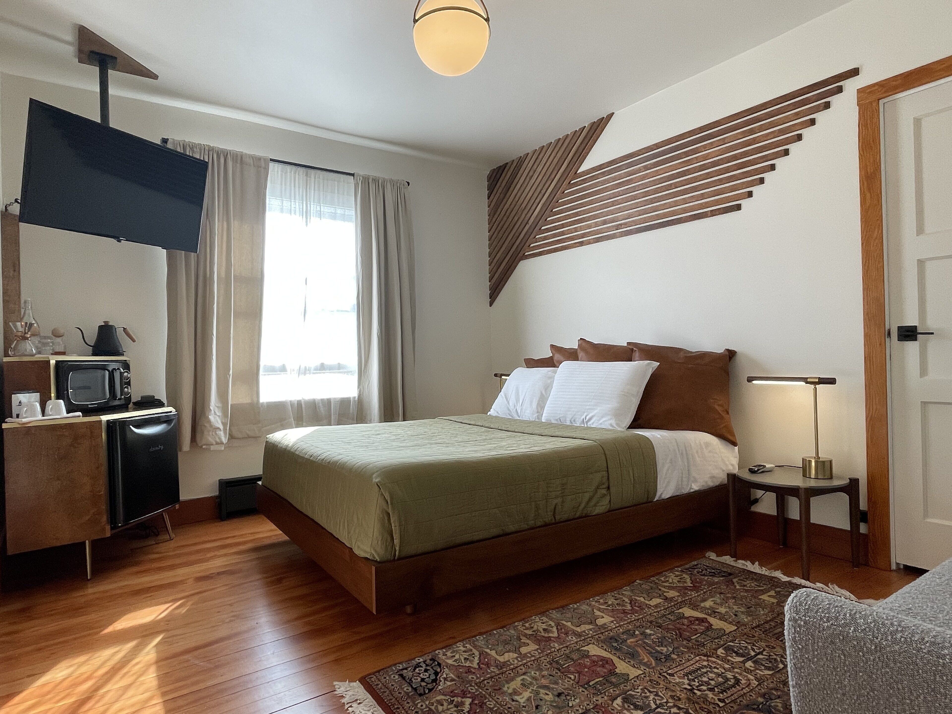 comfort room | minibar, blackout curtains, free wifi, bed sheets