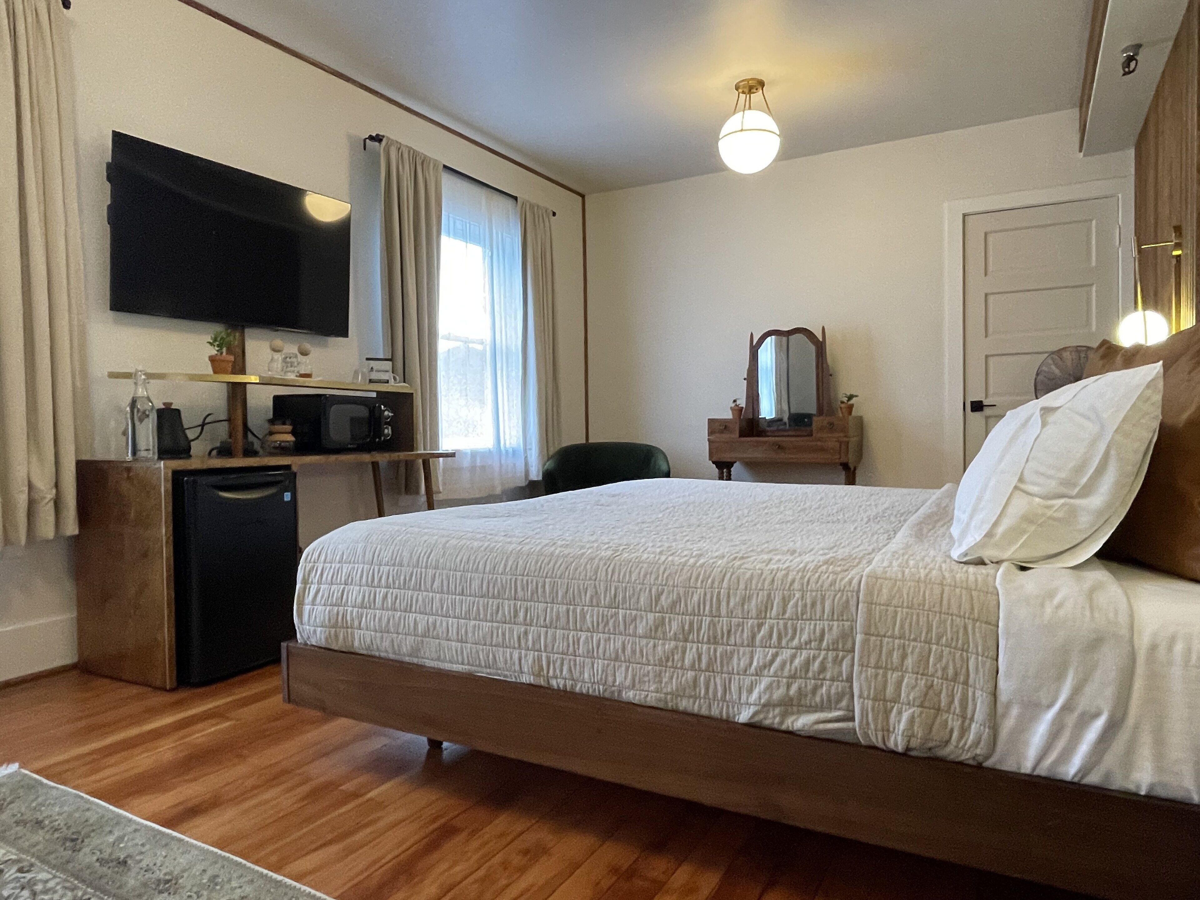 premium room | minibar, blackout curtains, free wifi, bed sheets