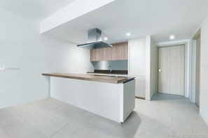 Private kitchen - Flatiron 1BR Best Location (w/ Pool, spa, gym, lounge.) (Miami)