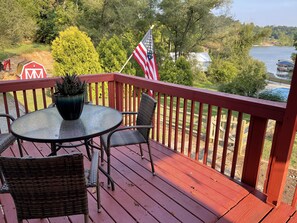 Outdoor dining - Lake house with private pool. (Hickory)