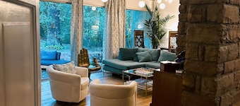 Walk to Campus, Minutes to Square: Entire Home w Spacious Yard, Pet-Friendly!