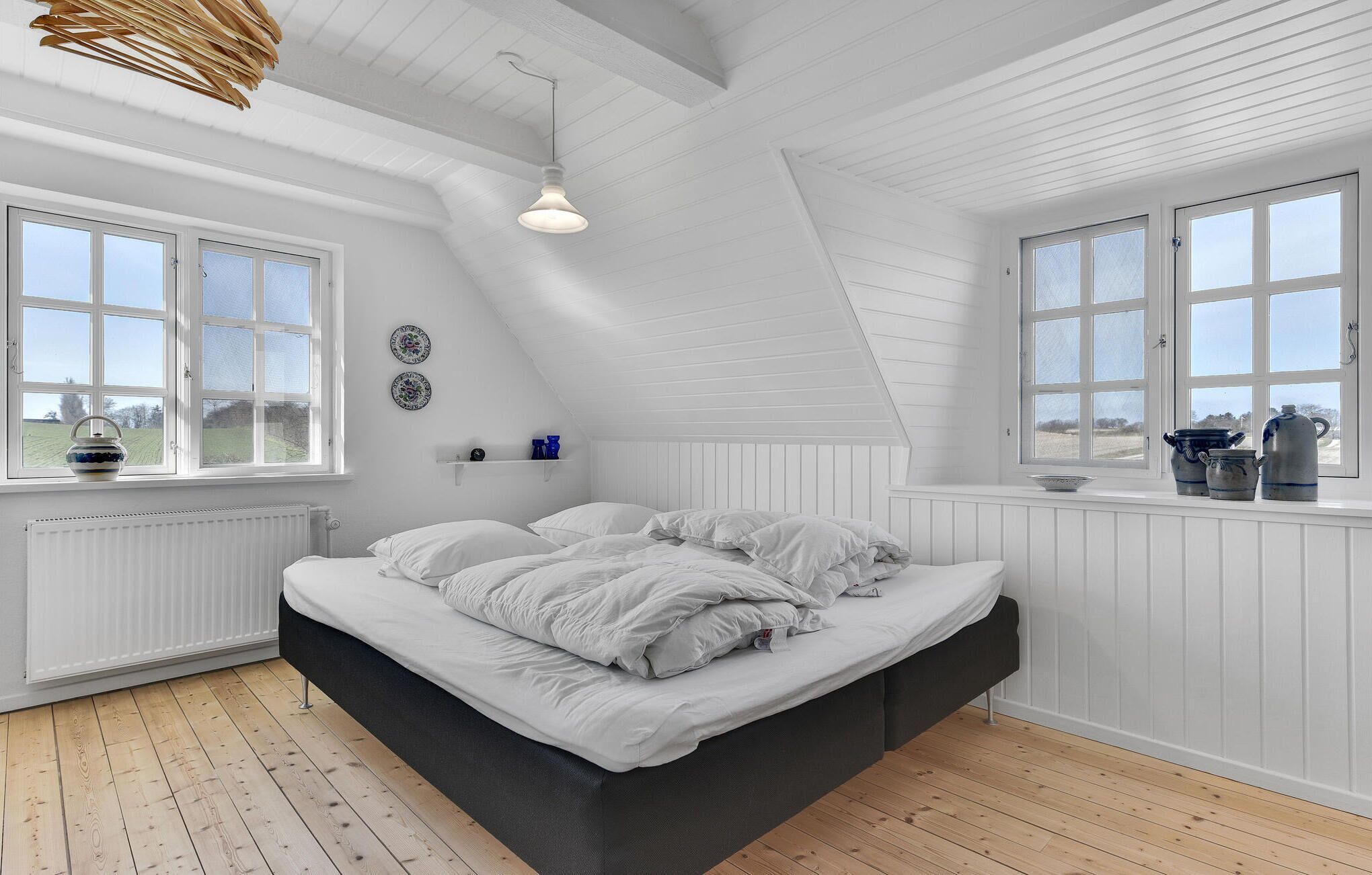 4 bedrooms, travel crib, free WiFi