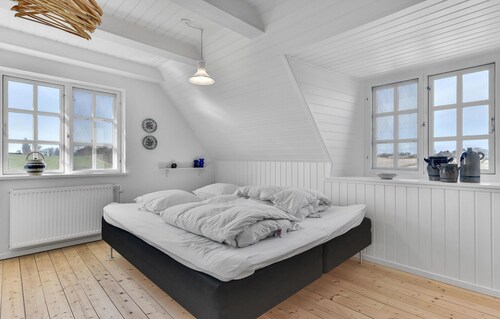 Gorgeous home in Tranekær with WiFi