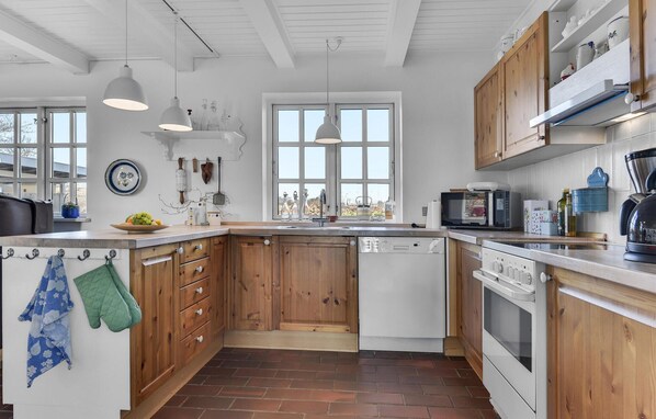 Fridge, stovetop, dishwasher, coffee/tea maker