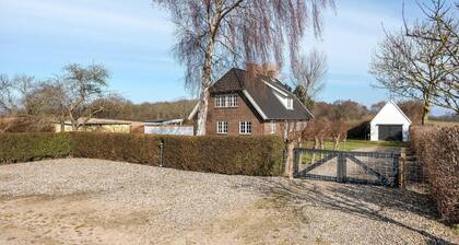 Gorgeous home in Tranekær with WiFi