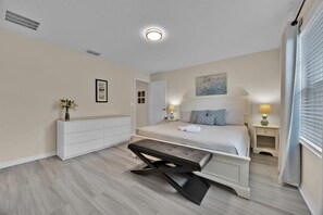 4 chambres, fer et planche à repasser, lit parapluie, Wi-Fi gratuit