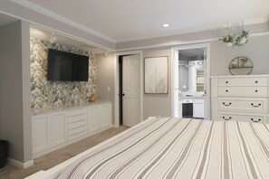 3 bedrooms, in-room safe, iron/ironing board, travel cot