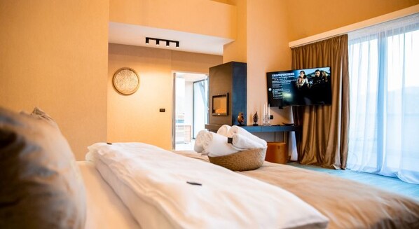 A hotel room with two beds, a television, and a large window with curtains. - Elexus Poiana Brasov (Brasov)