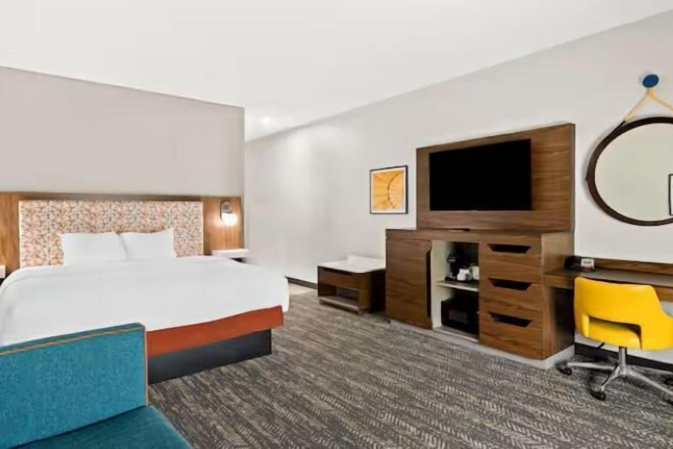 Sängtillbehör av högsta kvalitet, duntäcken, bäddmadrasser och skrivbord