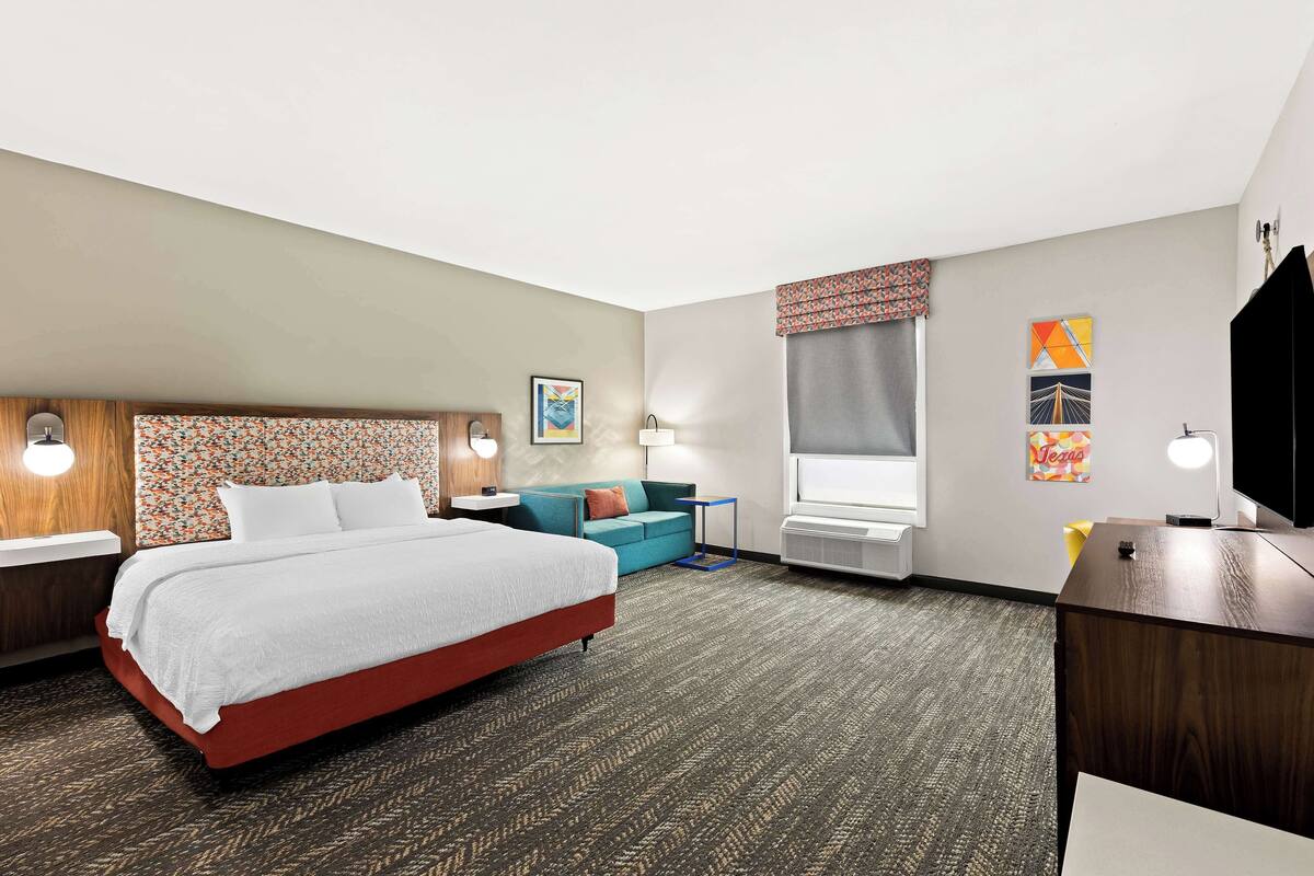 premium bedding, down duvets, pillow-top beds, desk