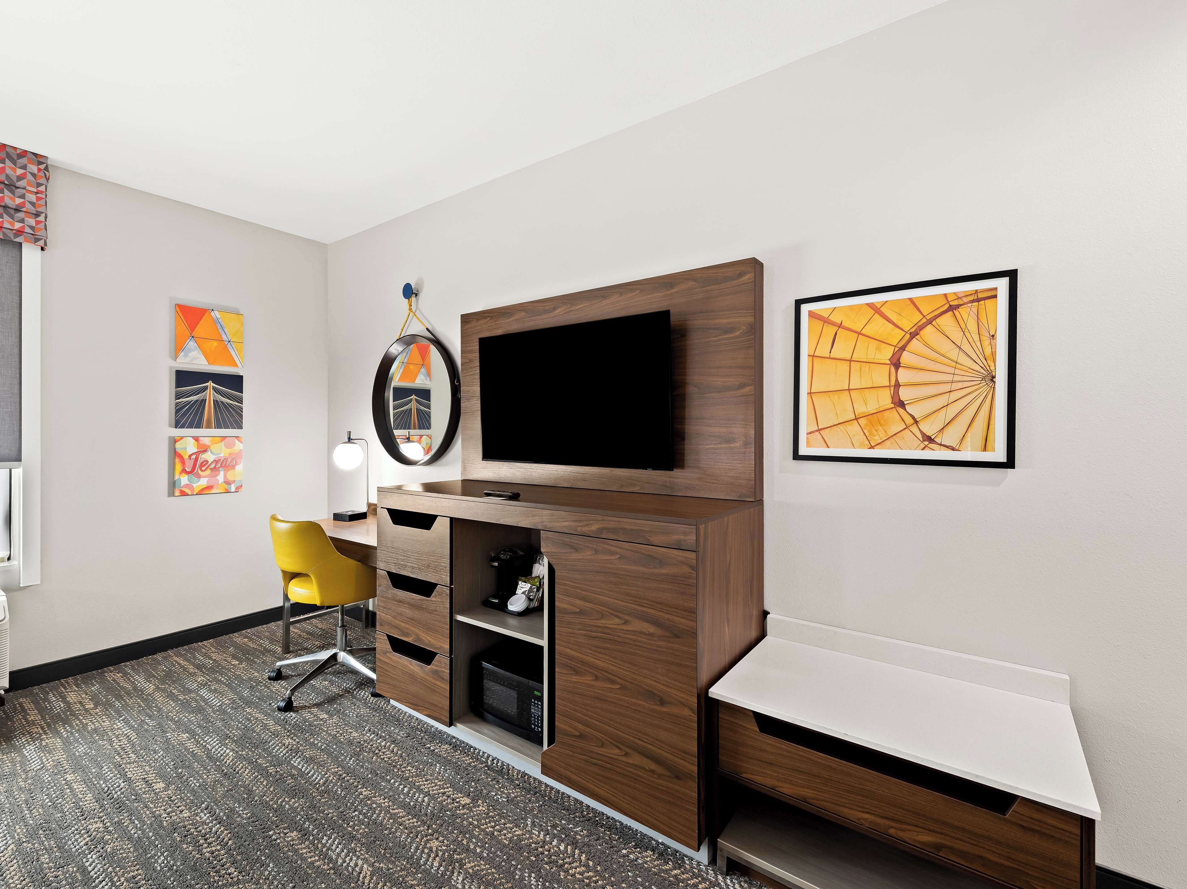 room, 1 king bed, refrigerator & microwave | premium bedding, down duvets, pillow-top beds, desk