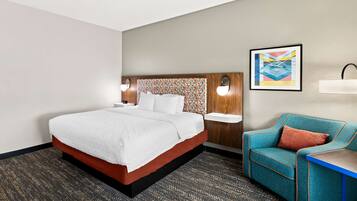 Kamer, 1 kingsize bed, koelkast en magnetron | Luxe beddengoed, donzen dekbedden, pillowtop-bedden, een bureau