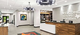 隆維希爾頓歡朋酒店