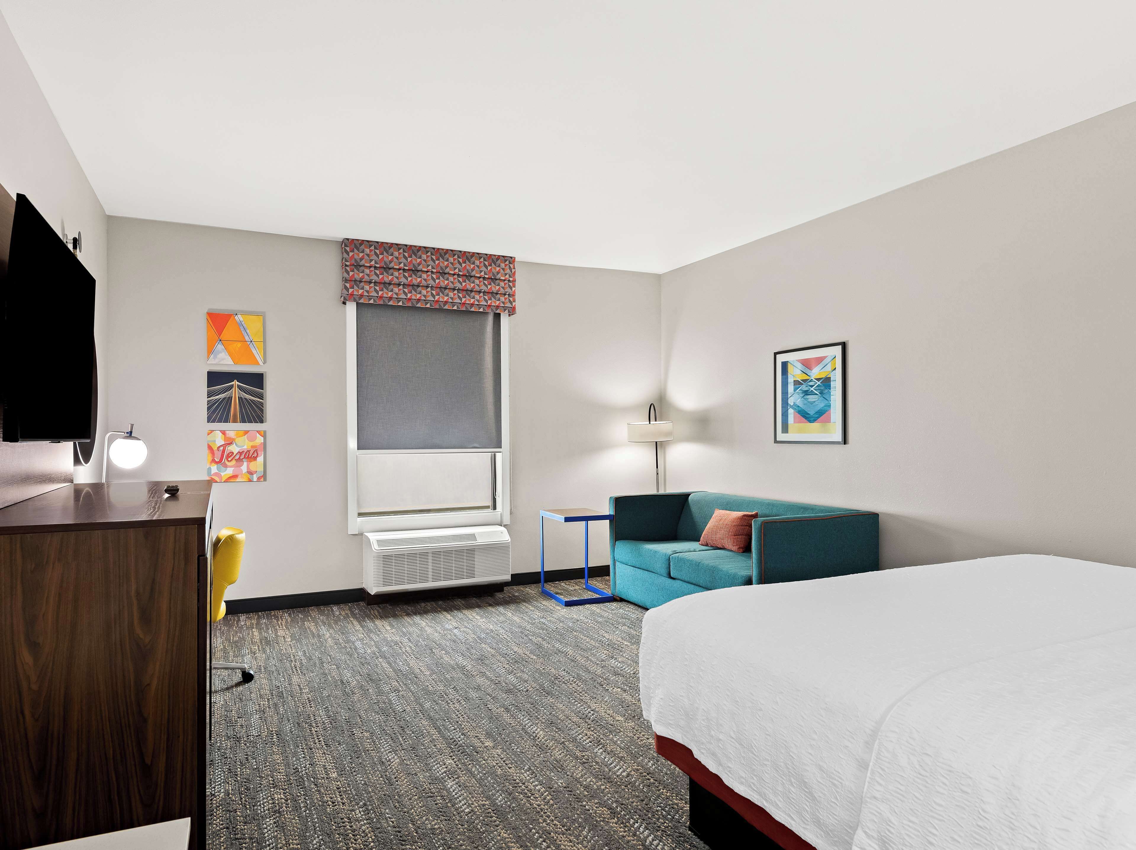 studio, 1 king bed, refrigerator & microwave (wet bar) | premium bedding, down duvets, pillow-top beds, desk