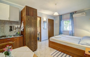 Free WiFi, bed sheets - Gorgeous apartment in Senj with house sea view (Senj)