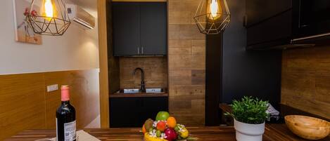 Fridge, microwave, oven, coffee/tea maker