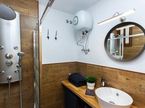 Dusche, Haartrockner, Handtücher