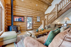 TV, fireplace, DVD player, books