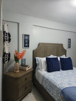 Cortinas blackout, tabla de planchar con plancha y wifi gratis 