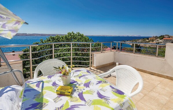Outdoor dining - Nice apartment in Karlobag with WiFi (Karlobag)