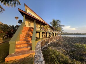 Exterior - SeaCasa, the spectacular water-front home overlooking the reef (West End)