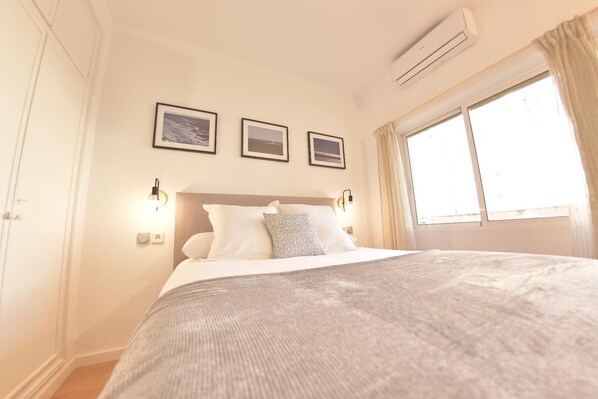 2 bedrooms, bed sheets